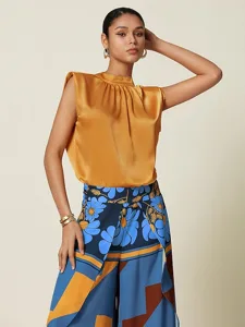 armellose-hochgeschlossene-bluse-aus-sat-gold-1