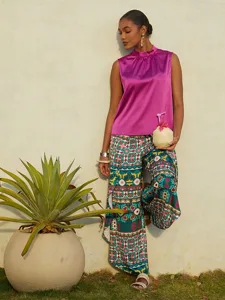 armelloses-top-aus-satin-mit-stehkragen-default-5