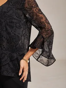 beflockte-chiffonbluse-mit-v-ausschnitt-default-3