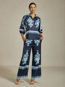 damen-bluse-blau-floral-bestickt-hemdkra-default-5