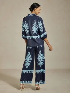 damen-bluse-blau-floral-bestickt-hemdkra-default-6