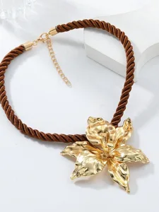 damen-halskette-elegant-strae-blumen-hal-default-3