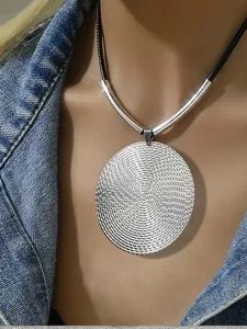 damen-halskette-elegant-strae-geometrie-beige-3