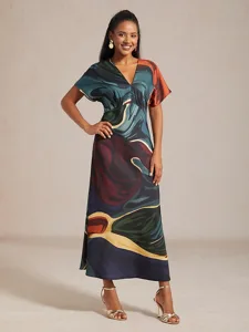 damen-maxikleid-satin-abstrakter-platzie-dunkelgrun-1