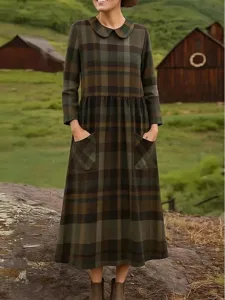 Streifen- und geometrisches Kleid