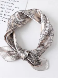 damen-quadratischer-schal-infinity-schal-khaki-3