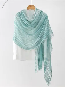 damen-rechteckiger-schal-strasse-taglich-hellgrun-2