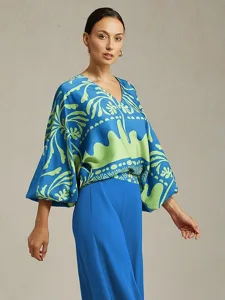damen-top-blau-satin-blumen-urlaub-druck-blau-1