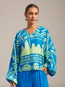 damen-top-blau-satin-blumen-urlaub-druck-default-2