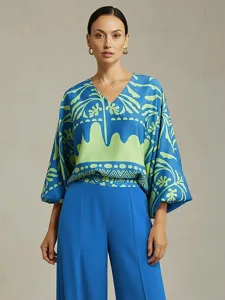 damen-top-blau-satin-blumen-urlaub-druck-default-3