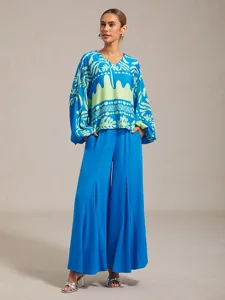 damen-top-blau-satin-blumen-urlaub-druck-default-5