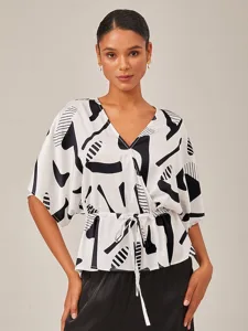 damen-weiblich-freizeithemd-geometrisch-schwarz-1