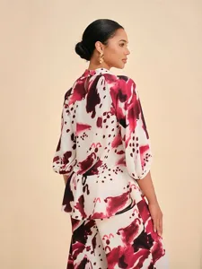 damenbluse-wein-abstrakter-druck-stehkra-default-3