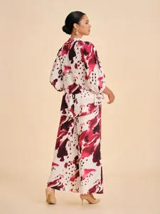 damenbluse-wein-abstrakter-druck-stehkra-default-6