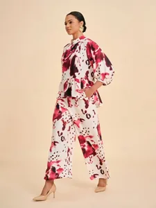 damenbluse-wein-abstrakter-druck-stehkra-default-7