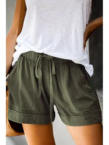 damenshorts-mit-kordelzug-und-tasche-ein-armeegrun-6
