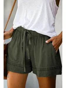 damenshorts-mit-kordelzug-und-tasche-ein-grun-7