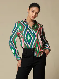 freizeithemd-aus-satin-mit-geometrischem-default-9