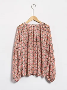 lassige-bluse-mit-geometrischen-puffarme-default-10