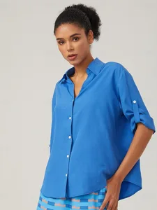 minimalistisches-blaues-hemd-mit-v-aussc-blau-1