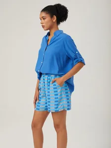 minimalistisches-blaues-hemd-mit-v-aussc-default-9