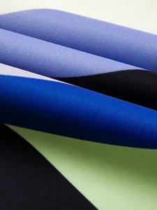 ponchobluse-aus-satin-mit-v-ausschnitt-u-default-22