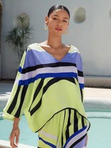 ponchobluse-aus-satin-mit-v-ausschnitt-u-default-8