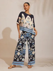 sommernacht-palmen-oberteil-aus-seidigem-default-12