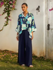 urlaubs-kurzhemd-aus-grunem-chiffon-mit-default-7