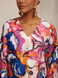 urlaubs-top-aus-satin-mit-kunstlerischem-default-4