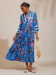 abstraktes-azurblaues-maxikleid-aus-seid-blau-1