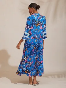 abstraktes-azurblaues-maxikleid-aus-seid-default-2
