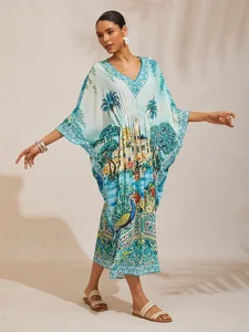 balearen-inseln-blaues-flieendes-chiffon-grun-1