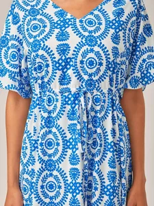 blaues-printkleid-im-resort-stil-mit-tai-default-7
