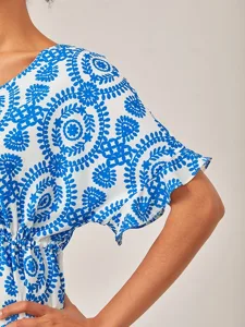 blaues-printkleid-im-resort-stil-mit-tai-default-8