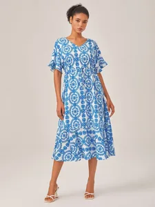 blaues-printkleid-im-resort-stil-mit-tai-default-9