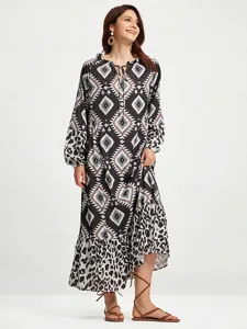 boho-maxikleid-mit-abstraktem-animal-pri-default-11