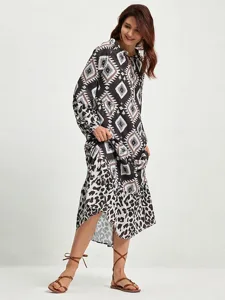 boho-maxikleid-mit-abstraktem-animal-pri-default-12