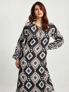 boho-maxikleid-mit-abstraktem-animal-pri-default-13