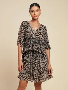 braunes-chiffon-plissee-minikleid-mit-le-default-2