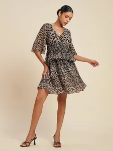 braunes-chiffon-plissee-minikleid-mit-le-default-3
