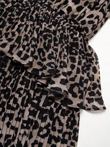 braunes-chiffon-plissee-minikleid-mit-le-default-9