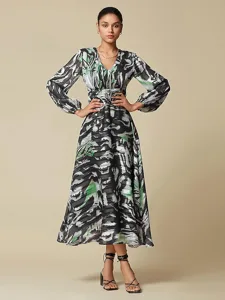 chiffon-maxikleid-mit-v-ausschnitt-und-g-schwarz-1