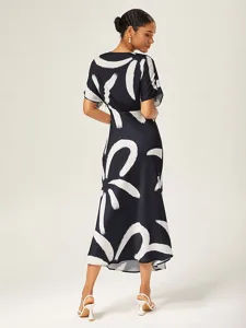damen-maxikleid-schwarz-wei-kurzarm-abst-default-2