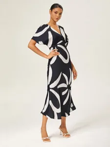 damen-maxikleid-schwarz-wei-kurzarm-abst-default-4