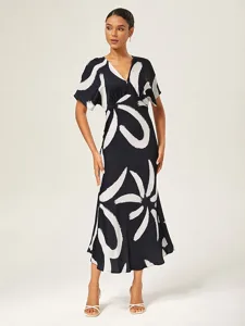 damen-maxikleid-schwarz-wei-kurzarm-abst-default-5