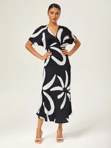 damen-maxikleid-schwarz-wei-kurzarm-abst-default-6