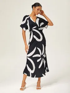 damen-maxikleid-schwarz-wei-kurzarm-abst-schwarz-wei-1