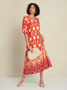 Lässiges Kleid mit Aufdruck