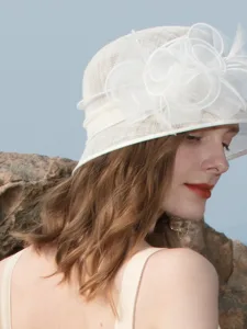 fascinator-hute-flachs-feder-bowler-cloc-default-15